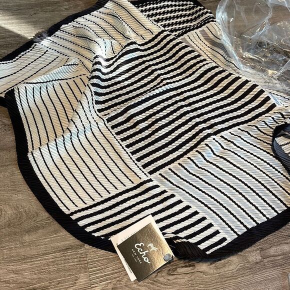 COPY - Echo Stripes on Stripes Plisse Scarf - Picture 2 of 2